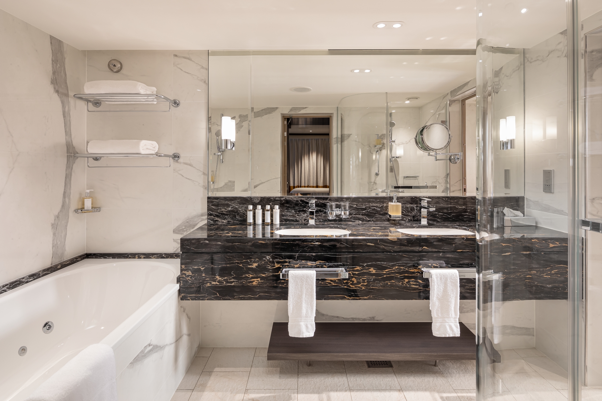 MyCruise P&O-Cruises Iona Kahytter Suite B4,B5,B63